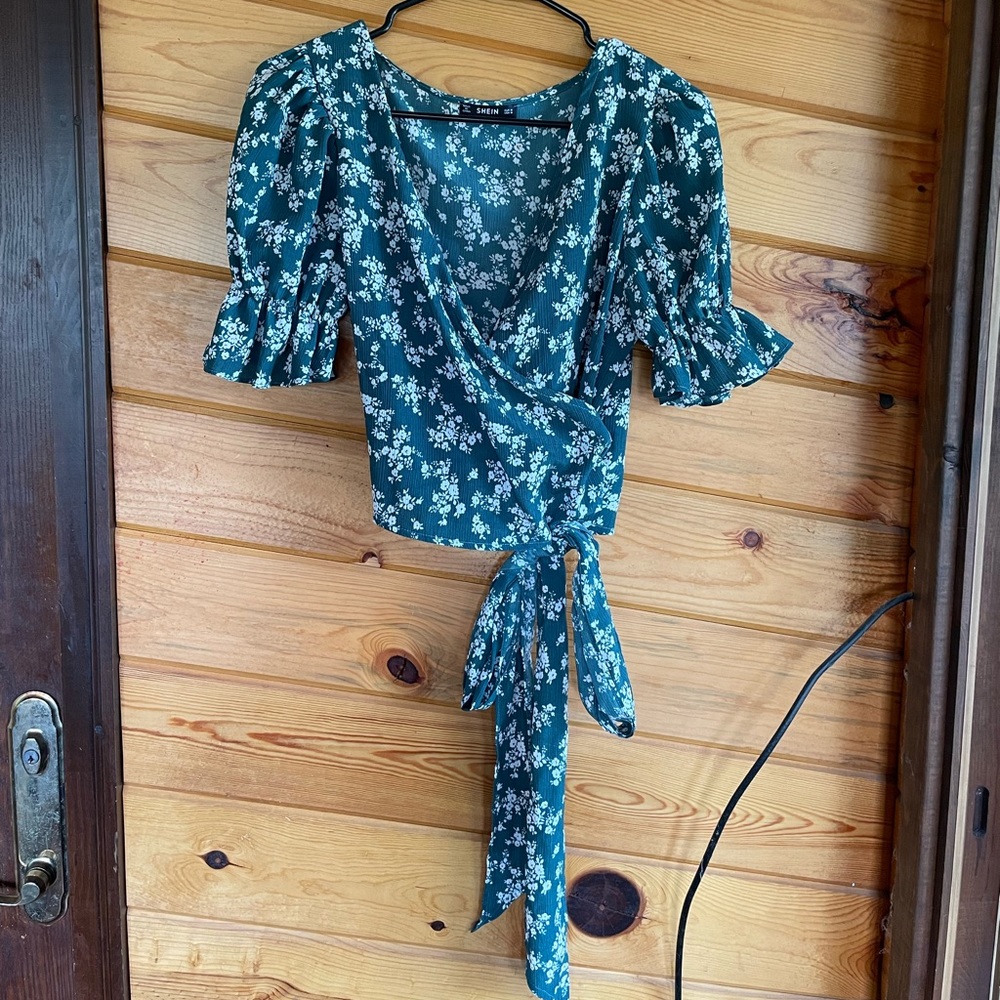 Shein • Medium Crop Tie Blouse • Floral